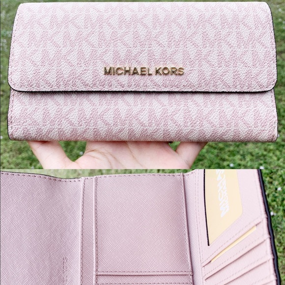 Michael Kors Handbags - GabyBags👜💕-NWT Michael Kors Trifold Wallet